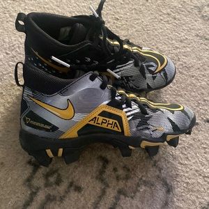 Nike football cleats size 1Y lightly used